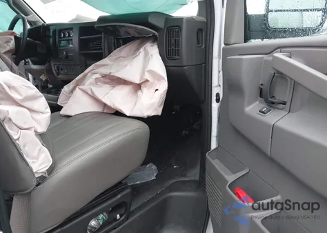 2024 Chevrolet Express Cargo Rwd 2500 Regular Wheelbase Wt из США, поврежденный, VIN 1GCWGAFPXR1274619